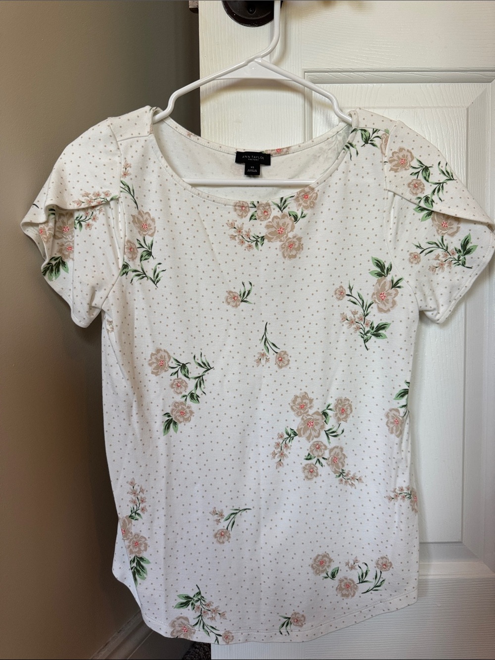 Ann Taylor Factory White Short Sleeve Floral Tee